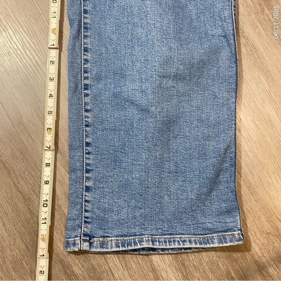 Levi’s Mile High Cropped Wide Leg Jeans W28 L25 High Rise Button Fly - Picture 8 of 9